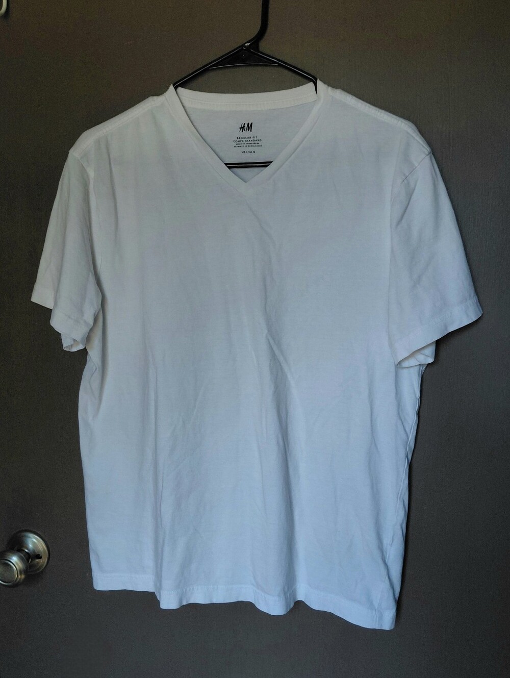 H&M Men’s White V-Neck Short Sleeve Tee